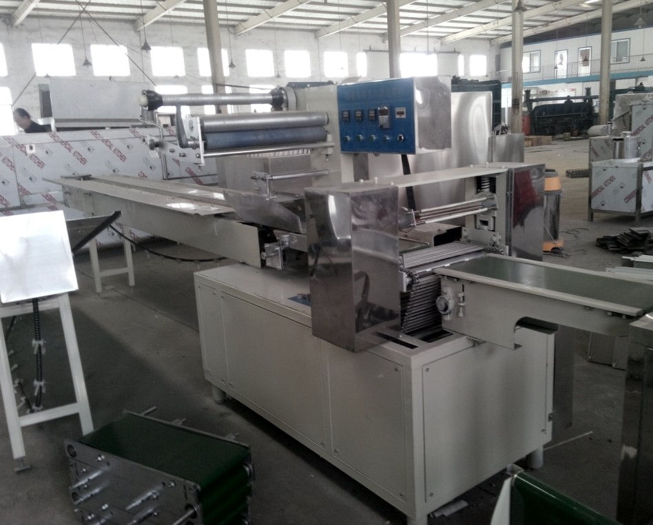 2025 保定高速枕式餐具包裝收縮機(jī)（一次性餐具自動(dòng)包裝機(jī)）第2張