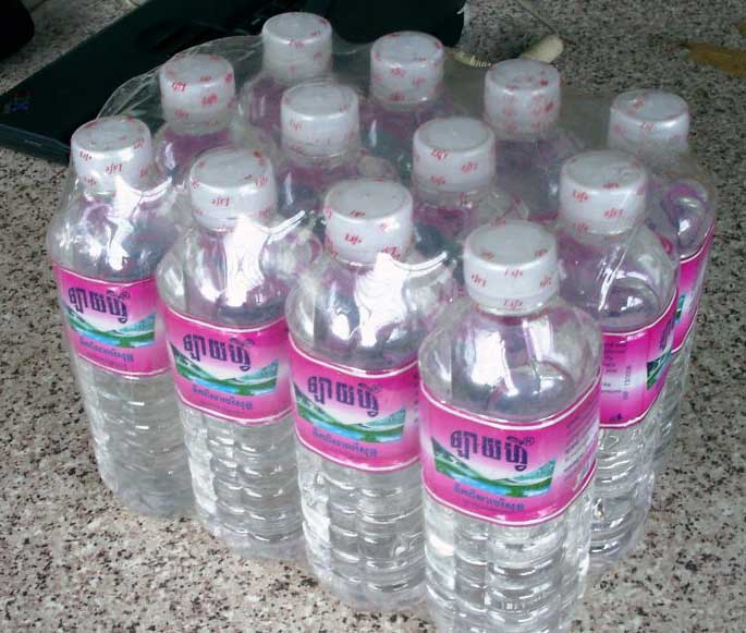 2025 河北酒水PE套膜收縮機(jī)/內(nèi)蒙飲料瓶打包機(jī)第1張